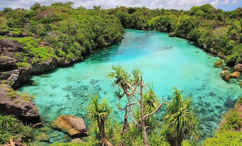 Weekuri, Danau Air Asin yang Menakjubkan di Pulau Sumba Weekuri, Danau Air Asin yang Menakjubkan di Pulau Sumba