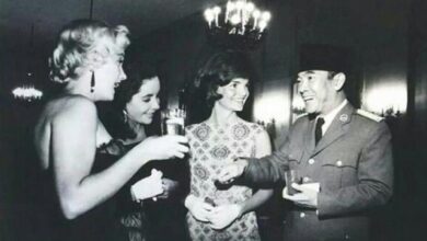 Photo of Bung Karno: Mengangumi Perempuan Cantik Hakekatnya Memuji Tuhan dan Ciptaan-Nya