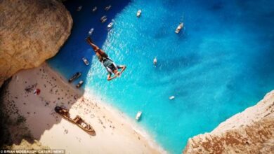 Photo of Cara Ekstrim Menuju Pantai Navagio, Memacu Adrenalin dengan Base Jumping