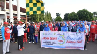 Photo of FOTO: Walikota Ali Ibrahim Melepas Jalan Sehat dalam Rangka Memperingati Hari Kesehatan Nasional
