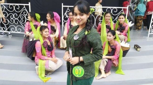 Ketika Mbok mbok Jamu Cantik Berlenggak Perebutkan Gelar 