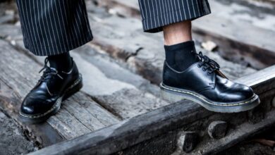 Photo of Kisah Mula Sepatu Doc Martens Hingga Menjadi Gaya Hidup Anak Skinhead, Punk Rock Hingga Ska