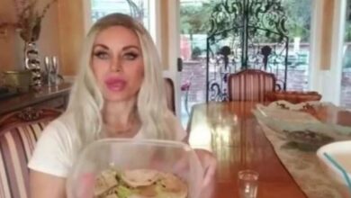 Photo of Wanita Ini Nekat Makan Serangga Hidup Agar Tak Kena Kanker