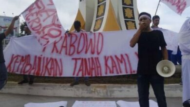 Photo of Warga Demo Tuntut Prabowo Lepaskan Lahan di Aceh