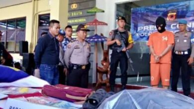 Photo of Tak Ingin Dihantui Pacar, Mahasiswa di Tasik Pergi ke Dukun