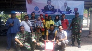 Photo of TNI Salurkan Bantuan Ribuan Keramik Untuk Warga Pekalongan