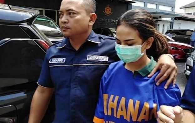 Image result for image Artis VA Satu Rutan dengan Ahmad Dhani di Medaeng Sidoarjo