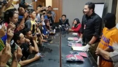 Photo of Polda Jatim Bekuk Mantan Guru Penyedia Pesta Seks Berbayar