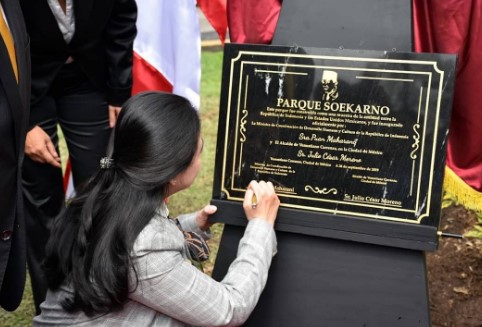 Patung Soekarno di Meksiko