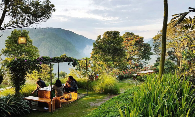 8 Tempat Kuliner Bandung yang Memberikan Pemandangan Alam 