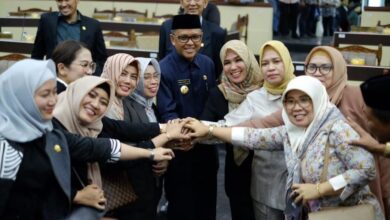 Photo of 9 Fraksi DPRD Sulsel Sepakat RAPBD dan Ranperda Dilanjutkan Tahun 2020