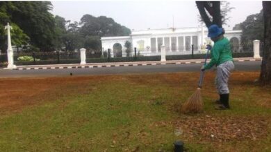 Photo of Tolak Hukuman Mati, Pengamat Usulkan Koruptor Dihukum Menyapu Taman Monas dan Halaman Istana Selama Setahun