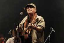 Photo of Musisi Legendaris Iwan Fals Gerakkan Komunitas Oi untuk Ringankan Derita Korban Banjir Sumatera