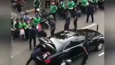 Photo of Penjelasan Istana Terkait Video Viral Jokowi Bagikan Sembako