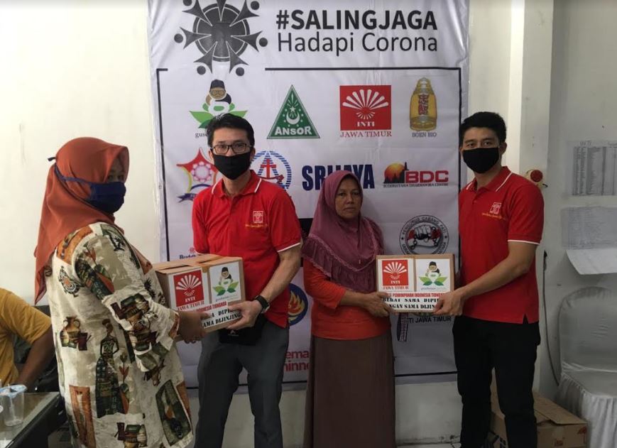Posko “Saling Jaga” Bagikan 1400 Paket Sembako pada Warga