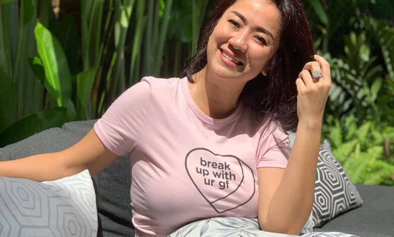 Pesona Tante Ernie Selebgram Viral Yang Bikin Geger Netizen Simak