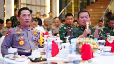 Panglima TNI Kapolri Pantau Situasi Kamtibmas Malam Pergantian Tahun 2023. Foto: Puspen TNI