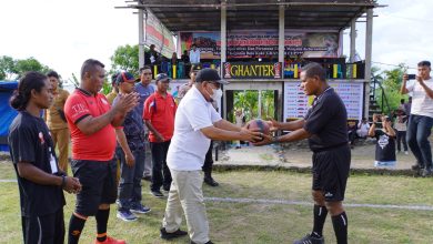 Yakub Husain Resmi Membuka Ghanter Cup VI Kelurahan Jikocobo. Foto: Humas