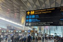 Photo of Abu Gunung Anak Krakatau Capai Jakarta, Bandara Soetta Ditutup hingga Pagi