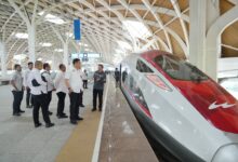 Photo of Prabowo Pasang Badan untuk Whoosh, Aktivis: Jangan Tutupi Bau Korupsi!