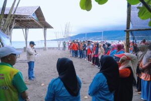 Peringati Hari Lingkungan Hidup Sedunia, Pemkot Tidore dan Komunitas Gelar Aksi Bersih Sampah di Pulau Maitara. Foto: Humas