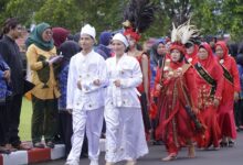 Photo of Lomba Peragaan Busana Nusantara oleh Paguyuban, Meriahkan Peringatan Hari Sumpah Pemuda ke 97