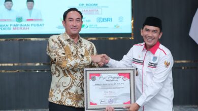 Photo of Selamat! Kepala BNN RI Suyudi Ario Seto Terima Penghargaan Tokoh Peduli Desa dari APDESI Merah Putih