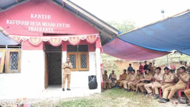 Photo of Wakil Gubernur NTT Johni Asadoma Tinjau Koperasi Desa Merah Putih Desa Praibakul