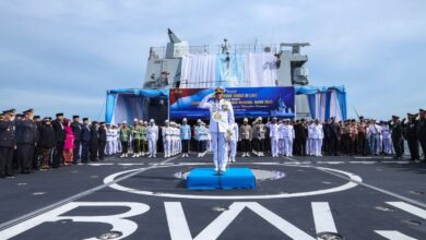 Photo of Peringati Hari Pahlawan di Teluk Jakarta, Sestama BNN RI Hadiri Upacara Tabur Bunga di Atas KRI Brawijaya 320