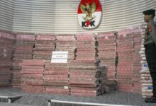 Photo of Tampil Rp300 Miliar di Konferensi Pers KPK, Ternyata Dana Pinjaman dari BNI untuk Efek Jera
