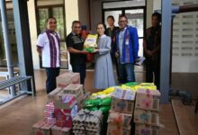 Photo of Wujud Syukur HUT KORPRI ke-54, Bupati Mabar Serahkan Bantuan Sembako dan Apresiasi Pelayanan Kemanusiaan di Labuan Bajo