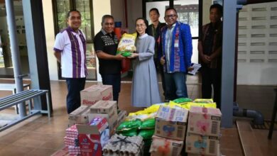 Photo of Wujud Syukur HUT KORPRI ke-54, Bupati Mabar Serahkan Bantuan Sembako dan Apresiasi Pelayanan Kemanusiaan di Labuan Bajo