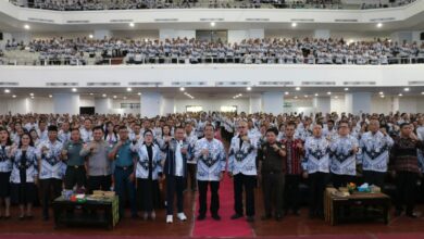 Photo of Gubernur Melki Hadiri HUT PGRI ke-80, Tegaskan PGRI Adalah Organisasi Perjuangan