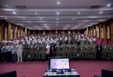 Photo of Perkuat Riset, Fakultas Farmasi Militer Unhan RI Gelar Kuliah Pakar Farmakologi Molekuler di Era Genomik