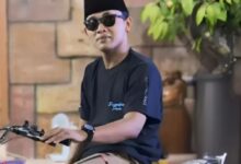 Photo of Ciuman Haram yang Viral: Gus Elham Dituding Cemari Ulama