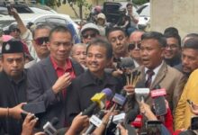 Photo of Jalani Pemeriksaan di Polda Metro Jaya, Roy Suryo Cs Pulang Tanpa Borgol