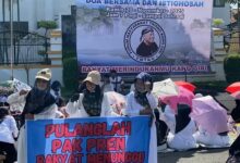 Photo of Janji 5 Ribu Massa, yang Datang Puluhan: Aksi Bela Bupati Ponorogo Nonaktif Sugiri Jadi Sorotan