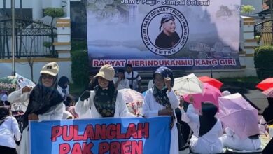 Photo of Janji 5 Ribu Massa, yang Datang Puluhan: Aksi Bela Bupati Ponorogo Nonaktif Sugiri Jadi Sorotan