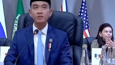 Photo of Pidato Bahasa Inggris Gibran di KTT G20: Tepuk Tangan Delegasi, Cibiran Warganet