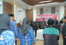 Photo of Perkuat Iklim Investasi, Wakil Wali Kota Tidore Ahmad Laiman Lantik 6 Pejabat Fungsional Penata Kelola Penanaman Modal