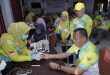 Photo of Sambut HKN ke-61, Muhammad Sinen Ikut Donor Darah dan Beri Semangat Nakes di Tidore