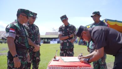 Photo of Tutup TMMD ke-126, Kasdam Pattimura Apresiasi Dukungan Pemkot Tidore, Wali Kota Puji Kecepatan Prajurit TNI Bangun Desa