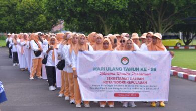 Photo of Diguyur Hujan Tak Surutkan Semangat DWP Tidore: Ratusan Anggota Jalan Sehat Sambut HUT ke-26