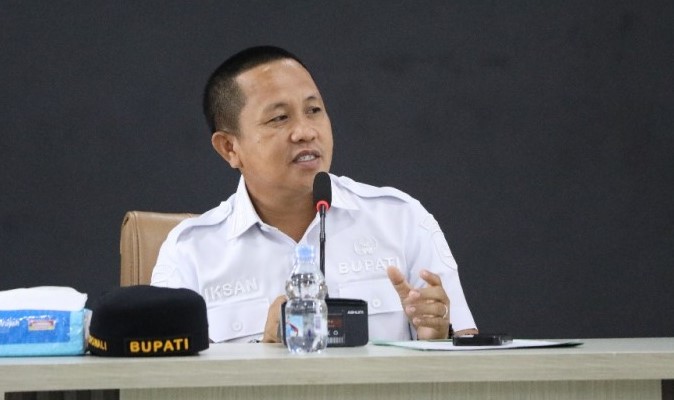 Photo of Bupati Morowali Iksan Baharudin: Masyarakat dan Perusahaan Harus Tumbuh, Pemerintah Hadir Sebagai Penengah