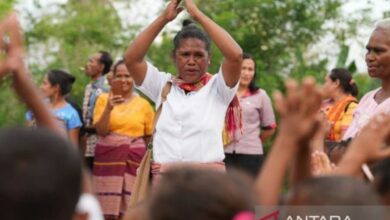 Photo of Dedikasi 36 Tahun Berbuah Status PPPK, Guru PAUD Asnat Tegaskan Pendidikan Dasar Bentuk Karakter Unggul