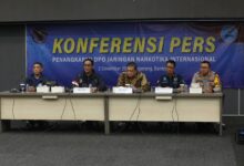 Photo of BNN dan BAIS TNI Berhasil Amankan Buronan Internasional Dewi Astutik di Kamboja