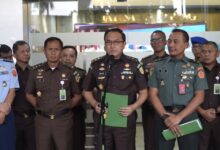 Photo of Tahap II Korupsi Satelit Kemhan: Tim Penyidik Koneksitas Serahkan 3 Tersangka dan Barang Bukti ke Penuntut