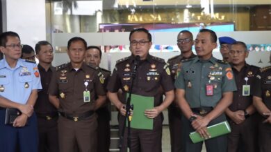 Photo of Tahap II Korupsi Satelit Kemhan: Tim Penyidik Koneksitas Serahkan 3 Tersangka dan Barang Bukti ke Penuntut