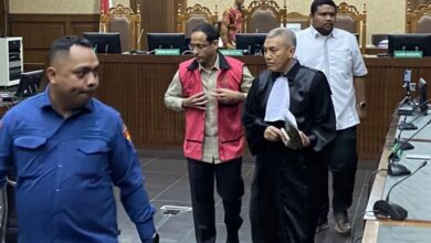 Photo of Nadiem Makarim Dikritik usai Klaim Hakim Tak Sanggup Tatap Wajahnya