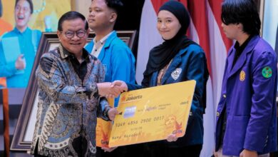 Photo of Gubernur Pramono Motivasi Penerima KJMU Tahap II: Bermimpilah untuk Meraih Prestasi